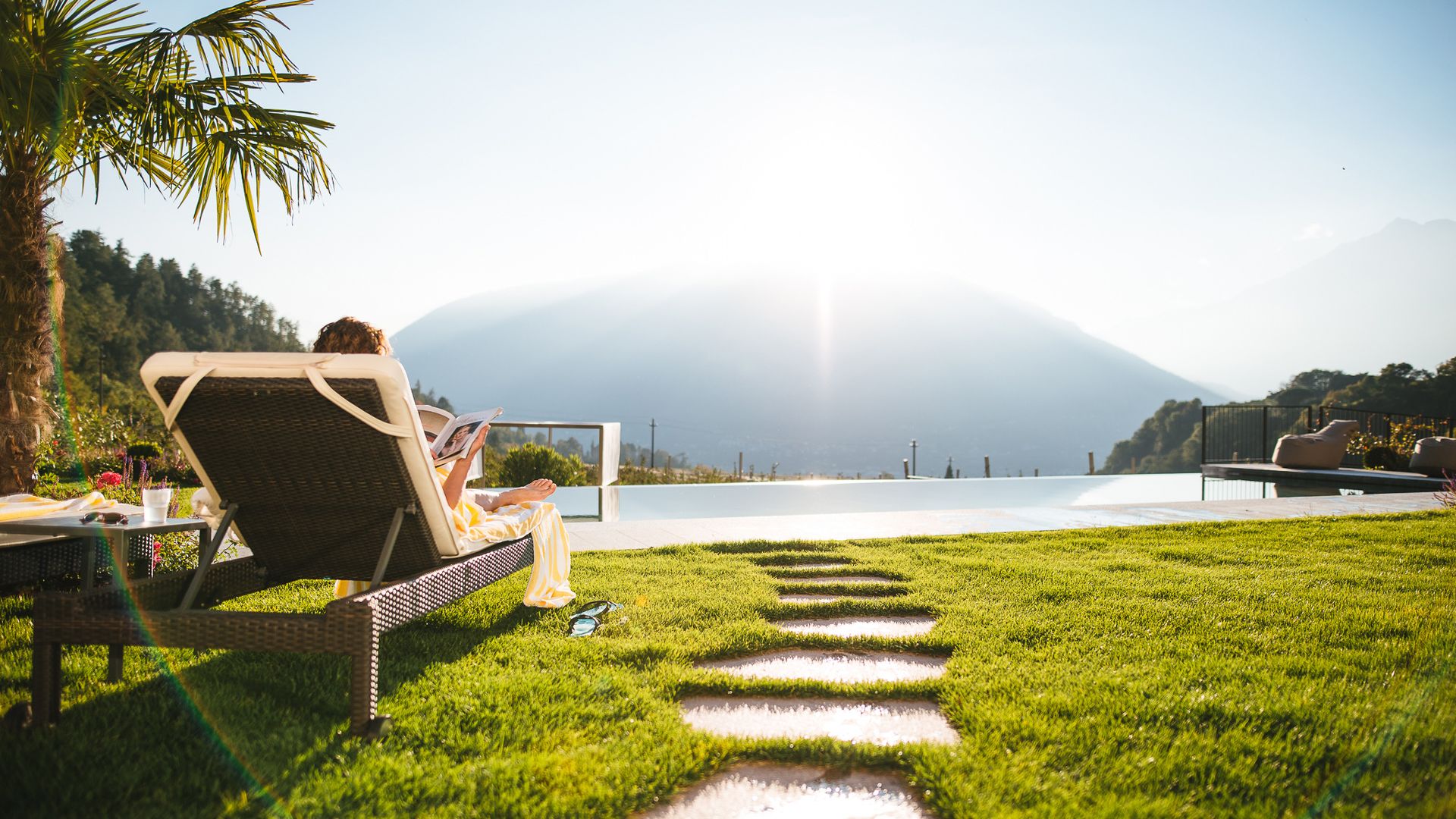 Infinity Pool in Südtirol im Wellnesshotel Schenna: Hotel Kiendl zwischen Schenna und Meran