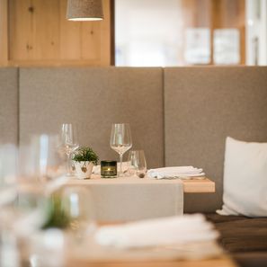 moderner Speisesaal im Hotel für Genießer Kiendl in Schenna