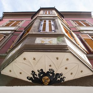 Erker in einem Altstadt- Gebäude in Meran