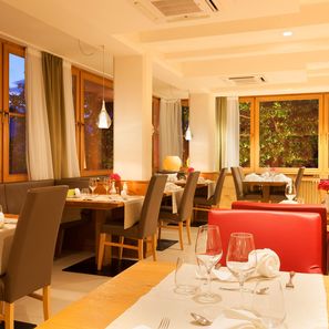 Heller & warmer Speisesaal im Genusshotel Kiendl bei Meran